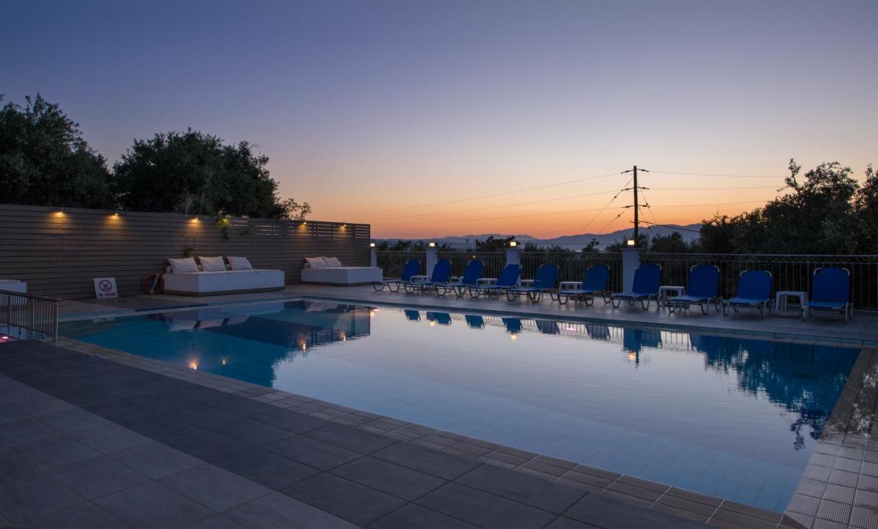 Varouxakis Hotel Platanias  Bagian luar foto
